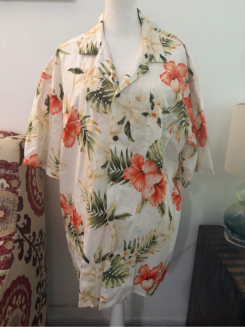 Men's vintage Floral Hawaiian Button-Down Shirt